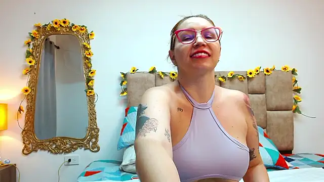 Snapshot of IsisDuzan chatting on December 5, 8:55 pm IsisDuzan online show from December 5, 8:55 pm