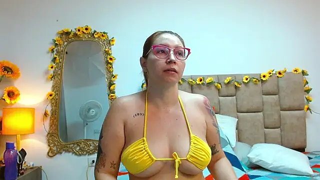 Snapshot of IsisDuzan chatting on December 11, 9:23 pm IsisDuzan online show from December 11, 9:23 pm