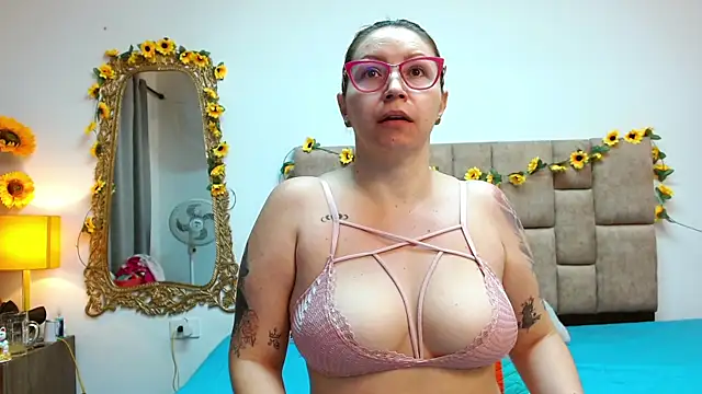 Snapshot of IsisDuzan chatting on January 7, 4:18 am IsisDuzan online show from January 7, 4:18 am