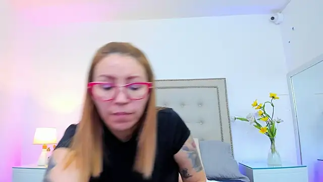 Snapshot of IsisDuzan chatting on March 8, 7:53 pm IsisDuzan online show from March 8, 7:53 pm