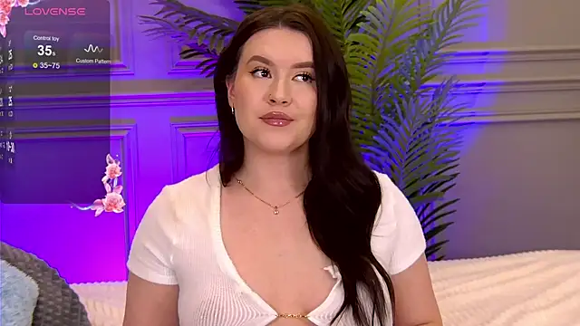 TrishaWinslet online show from February 25, 7:52 am