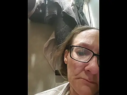 ILUV2TUCHMYKITTY online show from March 15, 9:59 am