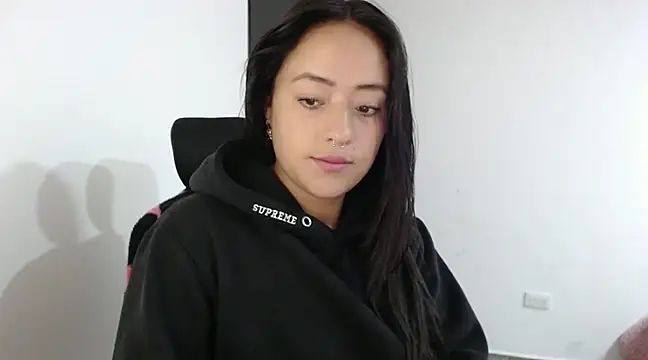 jjulietha95 online show from January 20, 8:52 am