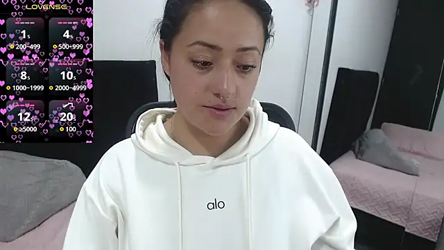 jjulietha95 online show from October 23, 2:00 am