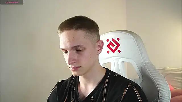 dustyn fox online show from March 17, 5:16 pm