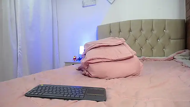 zoe alanaa online show from February 2, 2:06 am