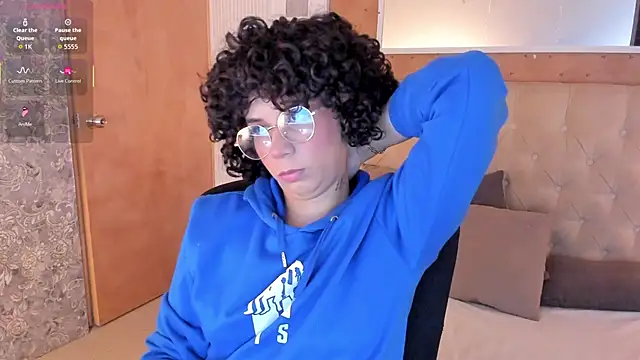 zoe alanaa online show from October 11, 7:01 pm