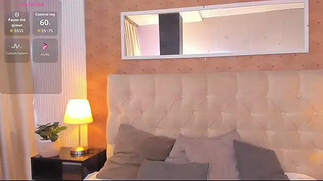 zoe alanaa online show from October 18, 8:09 pm