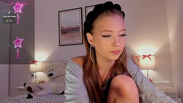 diana nier online show from April 3, 7:34 pm