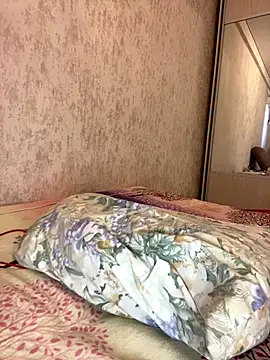 MollyDolle online show from November 15, 6:11 am