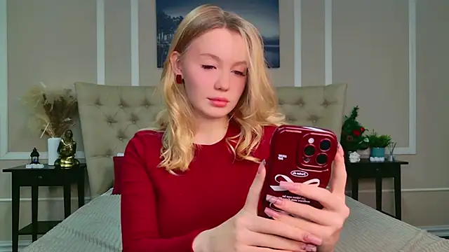 Snapshot of AliceMorr chatting on December 22, 8:16 am AliceMorr online show from December 22, 8:16 am