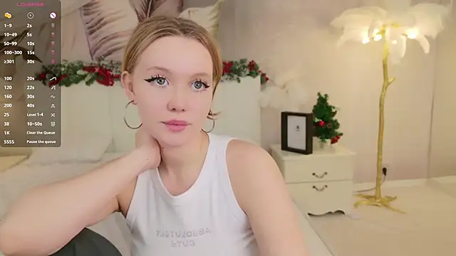 Snapshot of AliceMorr chatting on December 23, 6:37 pm AliceMorr online show from December 23, 6:37 pm