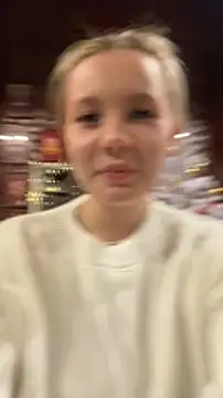Snapshot of AliceMorr chatting on December 28, 7:22 am AliceMorr online show from December 28, 7:22 am