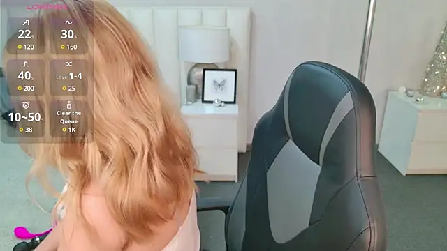 Snapshot of AliceMorr chatting on January 17, 8:24 am AliceMorr online show from January 17, 8:24 am