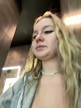 Snapshot of AliceMorr chatting on January 19, 2:17 pm AliceMorr online show from January 19, 2:17 pm