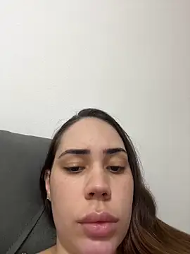 Julinha18 online show from March 11, 3:37 am