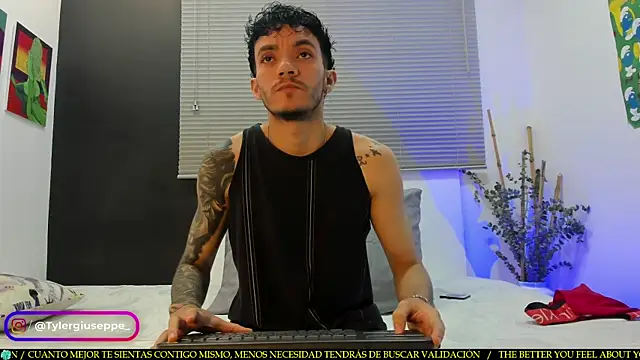 Snapshot of Tylergiuseppe_ chatting on February 13, 10:11 pm Tylergiuseppe  online show from February 13, 10:11 pm