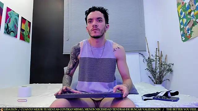 Snapshot of Tylergiuseppe_ chatting on February 20, 12:41 am Tylergiuseppe  online show from February 20, 12:41 am