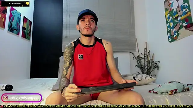 Snapshot of Tylergiuseppe_ chatting on February 22, 9:37 pm Tylergiuseppe  online show from February 22, 9:37 pm
