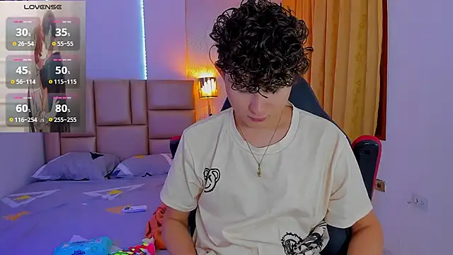 Snapshot of Nathan_Bluee chatting on February 5, 12:06 pm Nathan Bluee online show from February 5, 12:06 pm