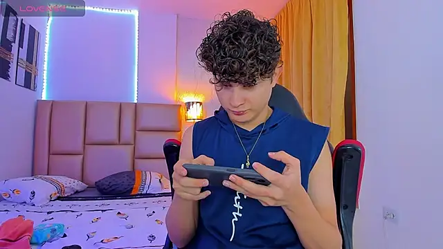 Snapshot of Nathan_Bluee chatting on February 11, 12:58 pm Nathan Bluee online show from February 11, 12:58 pm