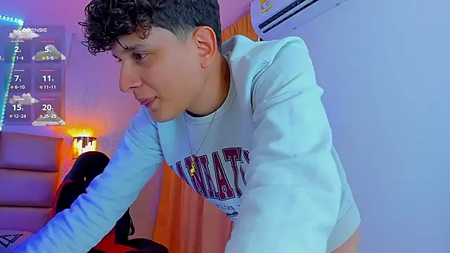 Snapshot of Nathan_Bluee chatting on February 24, 4:15 pm Nathan Bluee online show from February 24, 4:15 pm