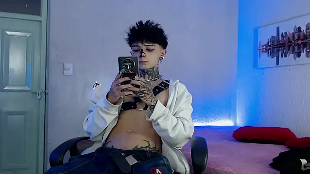 Snapshot of Andy_bapho chatting on December 2, 2:30 pm Andy bapho online show from December 2, 2:30 pm