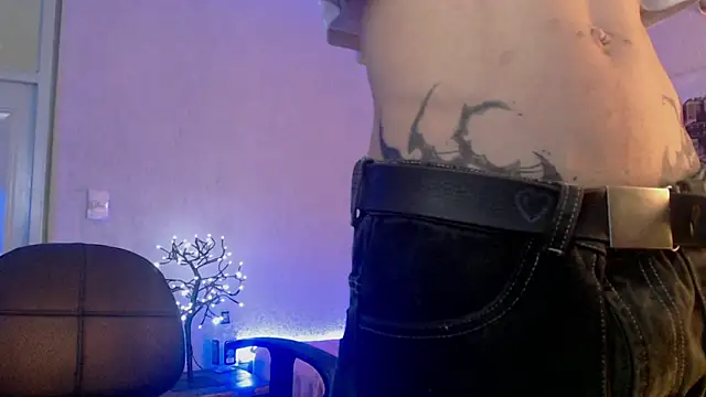 Snapshot of Andy_bapho chatting on December 19, 5:50 pm Andy bapho online show from December 19, 5:50 pm