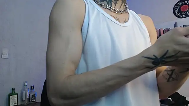 Snapshot of Andy_bapho chatting on January 11, 2:47 pm Andy bapho online show from January 11, 2:47 pm