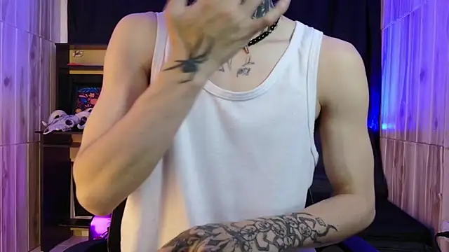 Snapshot of Andy_bapho chatting on February 18, 3:43 pm Andy bapho online show from February 18, 3:43 pm