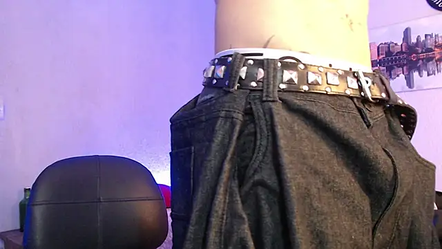 Snapshot of Andy_bapho chatting on February 21, 3:21 pm Andy bapho online show from February 21, 3:21 pm