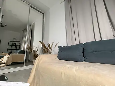 Kat kate online show from February 10, 4:25 pm