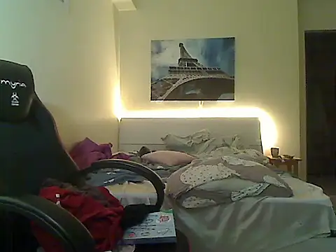 amydamarw online show from December 3, 6:10 am