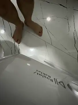 Snapshot of bensenbiz111 chatting on April 16, 4:41 pm bensenbiz111 online show from April 16, 4:41 pm