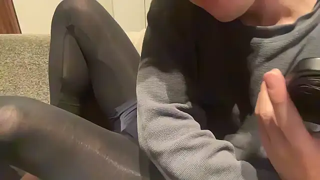 atom0407 online show from January 10, 6:06 pm