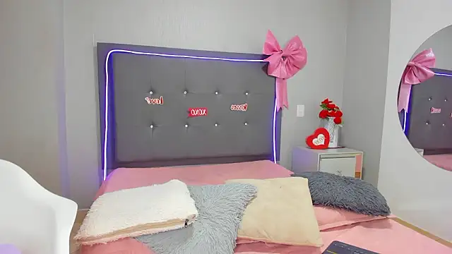 emma lye online show from March 18, 8:12 pm