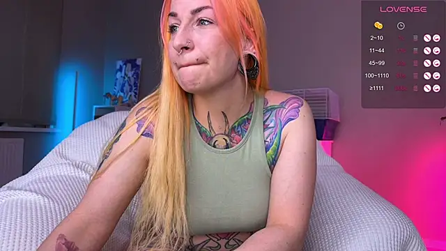 Snapshot of Tanya_Acid chatting on April 22, 5:03 pm Tanya Acid online show from April 22, 5:03 pm