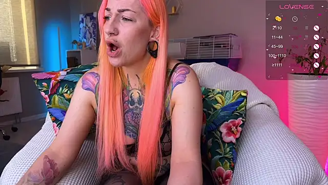 Snapshot of Tanya_Acid chatting on May 2, 4:39 am Tanya Acid online show from May 2, 4:39 am