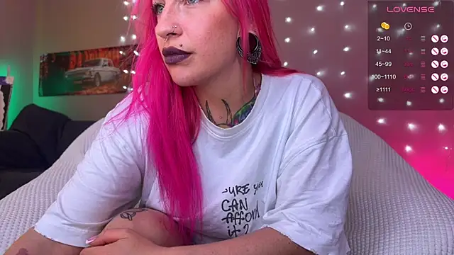 Snapshot of Tanya_Acid chatting on June 11, 5:33 pm Tanya Acid online show from June 11, 5:33 pm