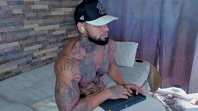 Snapshot of zaiin_diesel chatting on January 6, 7:13 pm zaiin diesel online show from January 6, 7:13 pm