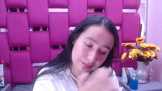 NaomyPrinces online show from January 6, 1:52 pm