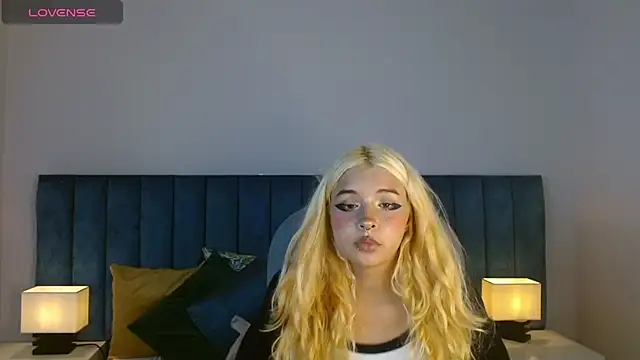 april bunnyy online show from February 25, 8:30 pm