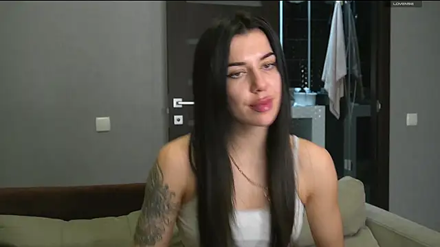 Snapshot of Alice_melice chatting on December 13, 12:31 am Alice melice online show from December 13, 12:31 am