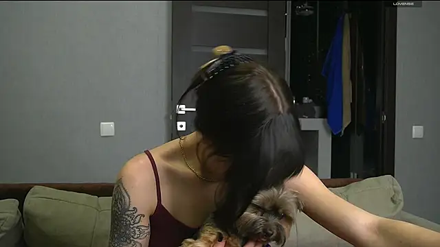 Snapshot of Alice_melice chatting on February 14, 10:58 pm Alice melice online show from February 14, 10:58 pm