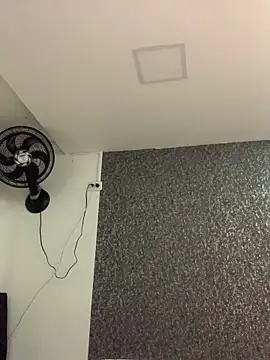 Snapshot of Larabrooks chatting on November 6, 7:26 pm Larabrooks online show from November 6, 7:26 pm