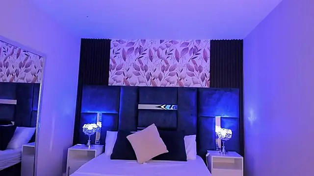 Snapshot of Larabrooks chatting on November 11, 7:58 pm Larabrooks online show from November 11, 7:58 pm