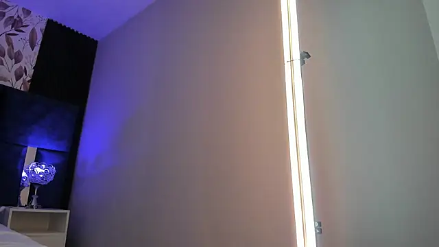 Snapshot of Larabrooks chatting on November 12, 7:13 pm Larabrooks online show from November 12, 7:13 pm