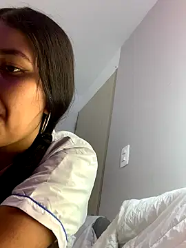 Snapshot of Larabrooks chatting on November 20, 6:40 pm Larabrooks online show from November 20, 6:40 pm