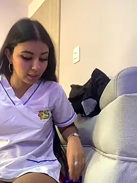 Snapshot of Larabrooks chatting on November 24, 6:51 pm Larabrooks online show from November 24, 6:51 pm