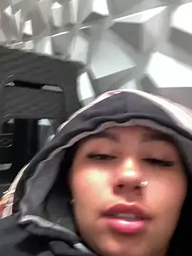 Snapshot of Larabrooks chatting on February 17, 5:19 pm Larabrooks online show from February 17, 5:19 pm